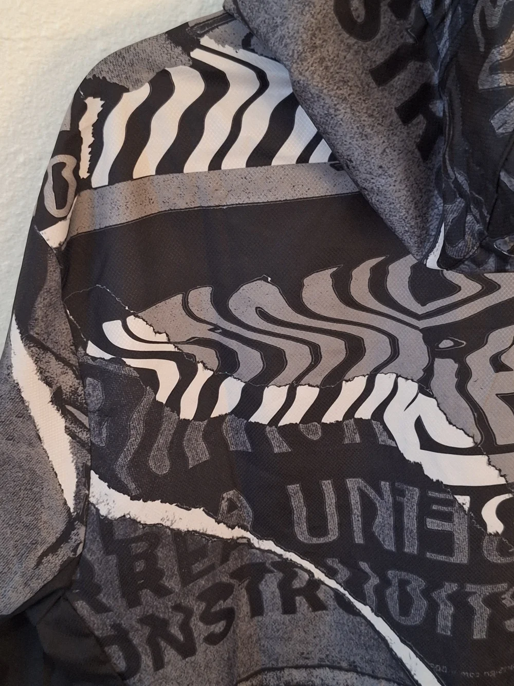 Adidas Own The Run ED9284 Men’s L Graphic Hooded Running Jacket Black Gray